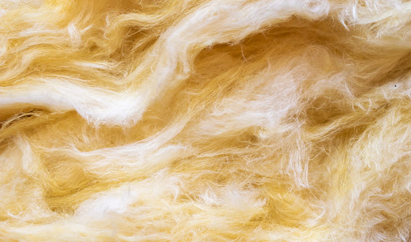 Künstliche Mineralfasern (KMF) in Form alter Mineralwolle