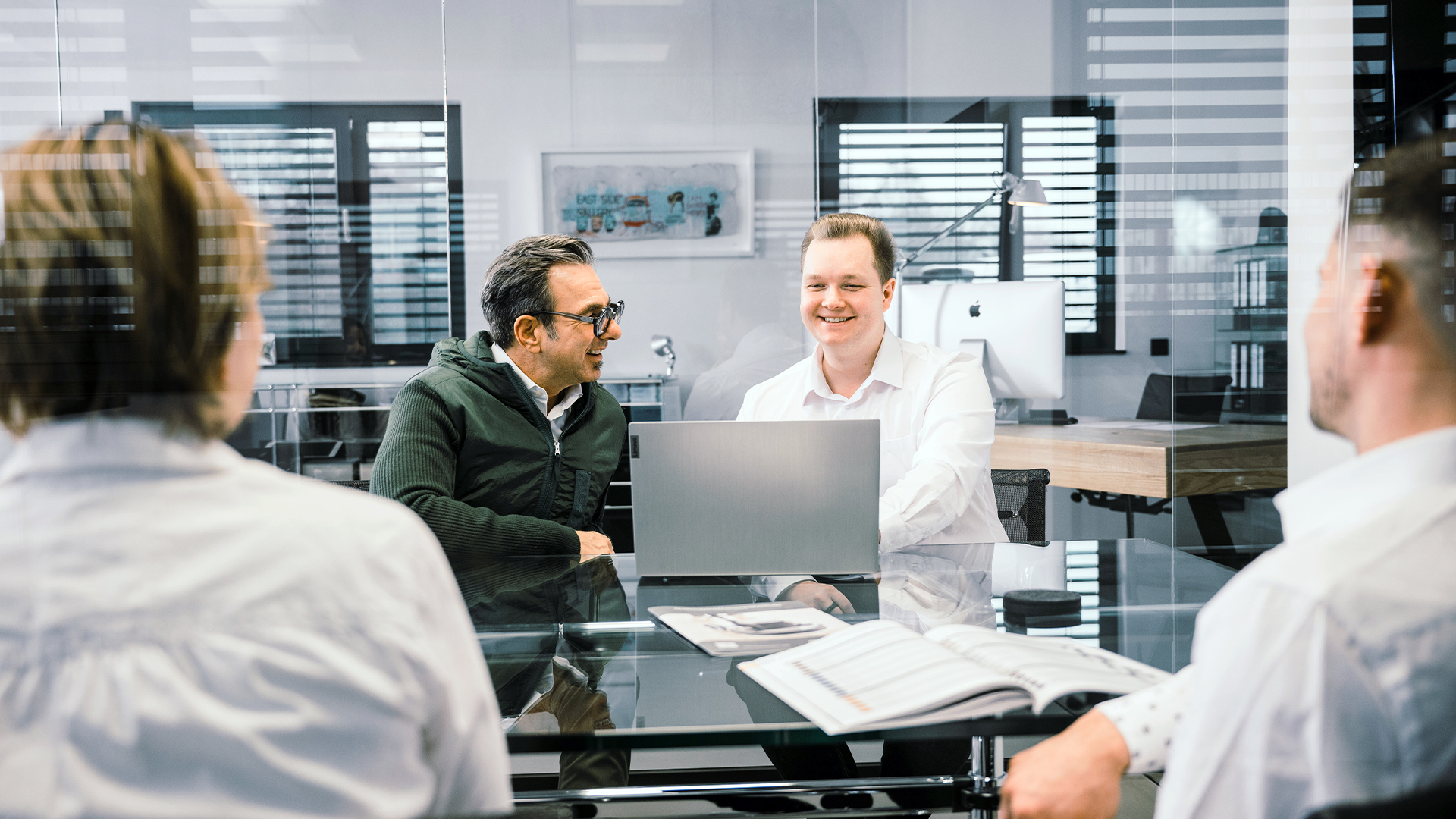 Teambesprechung bei der Fiedler GmbH – Beratung und Planung im Büro am Firmenstandort in Recklinghausen